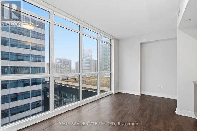 Building Photo - 30 Roehampton Ave