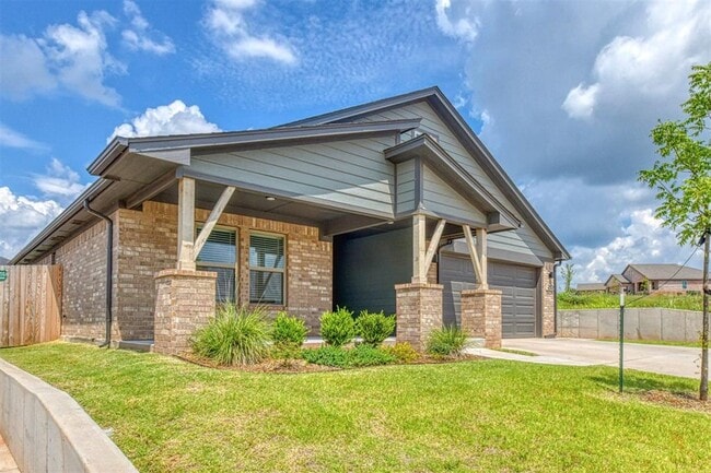 Building Photo - 2804 S Bowling Dr