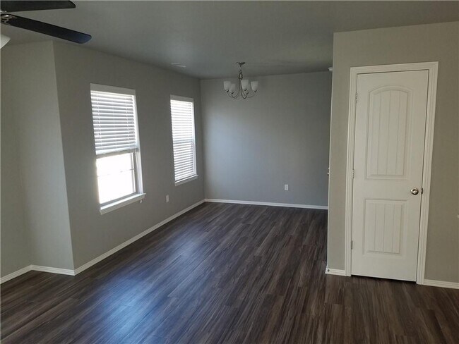 Foto del edificio - 2787 W Blackstone Crossing