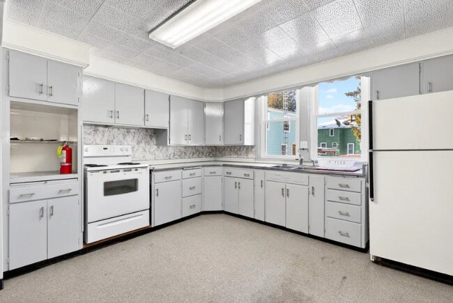 Foto del edificio - 328 E Fond du Lac St