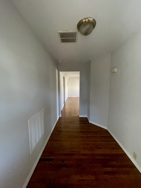 Foto del edificio - 401 E Commercial St