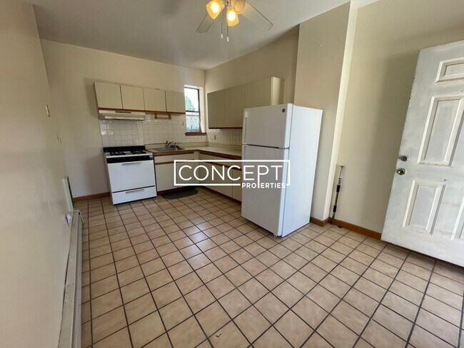 Building Photo - 369A Centre St