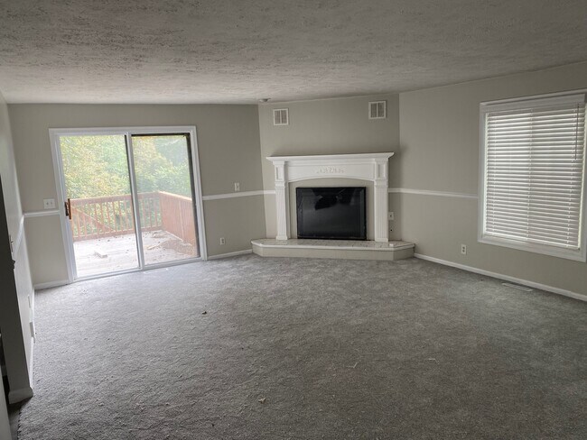 Building Photo - 127 Charles Park Dr