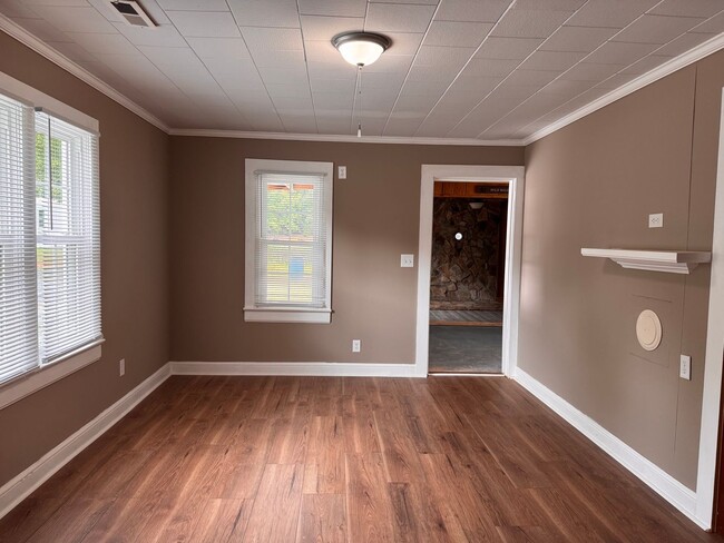 Building Photo - 5680 Jackson Creek Rd