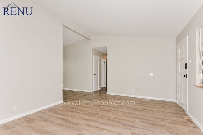 Foto del edificio - Available Now!