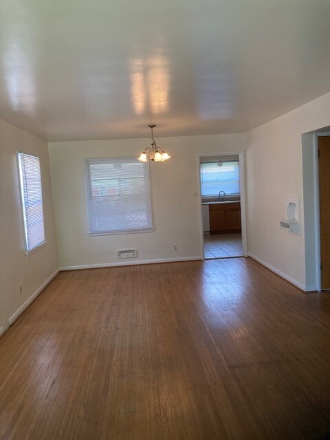 Foto del edificio - 6151 Rosslyn Ave