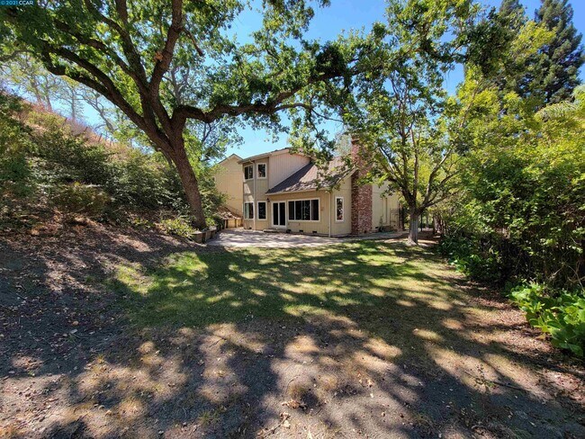 Foto del edificio - 104 Hickory Ct
