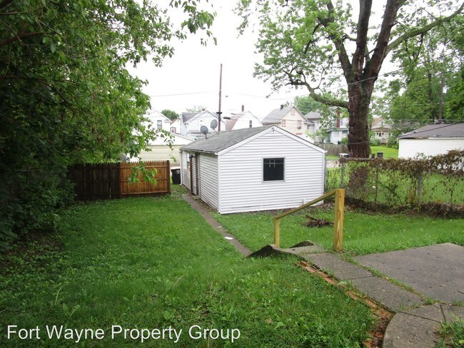 Building Photo - 1221 3rd St