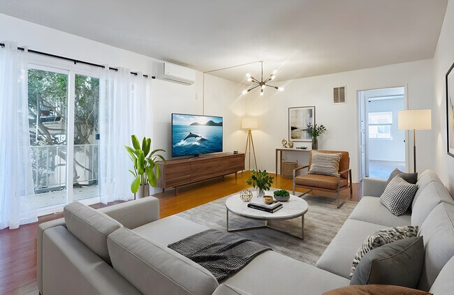 Foto del edificio - 445 E Magnolia Blvd