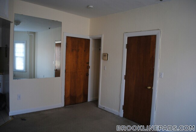 Foto del edificio - 1223 Beacon St