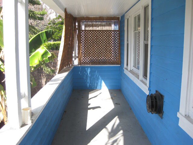 Building Photo - 1402 N Las Palmas Ave