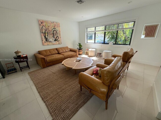 Foto del edificio - 225 W Heather Dr