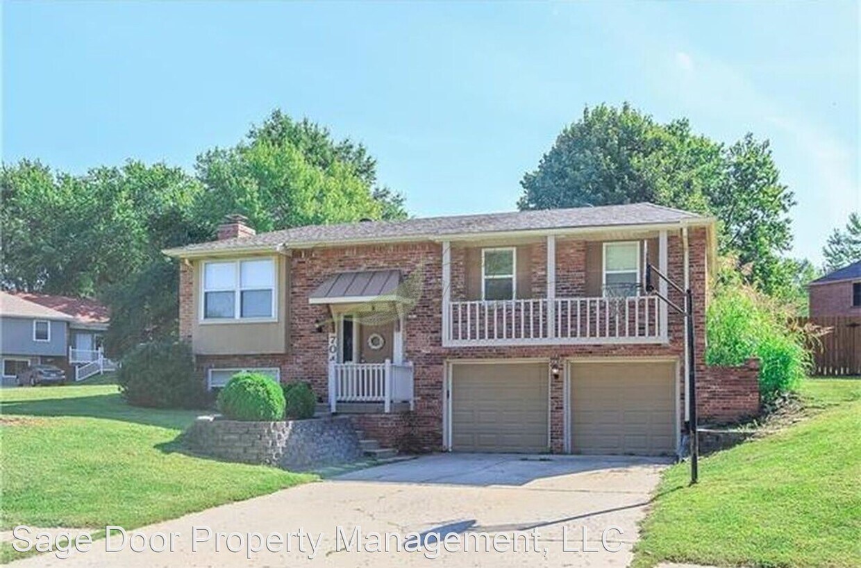 3 br, 2 bath House 704 Canterbury Street House Rental in Blue