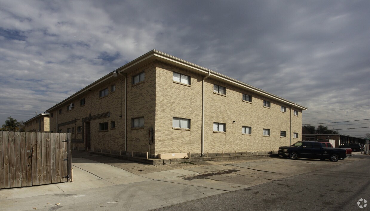 Building Photo - 1600 Carrollton Ave