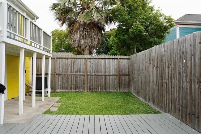 Building Photo - 1513 24th Street Rear