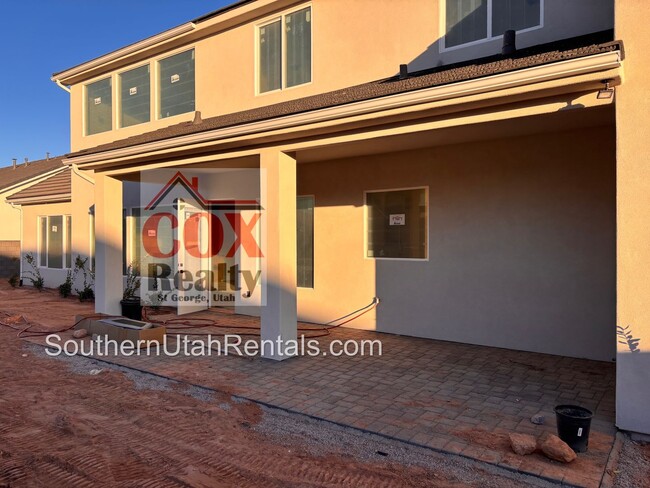 Building Photo - Gorgeous New Dream House - 5 bed | RV Gara...