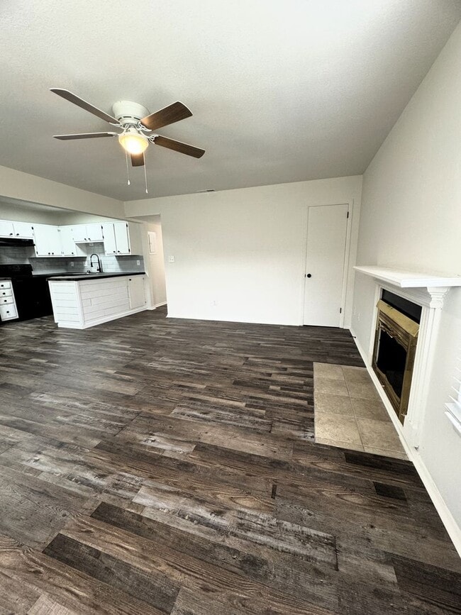 Foto del edificio - Move In Special!!