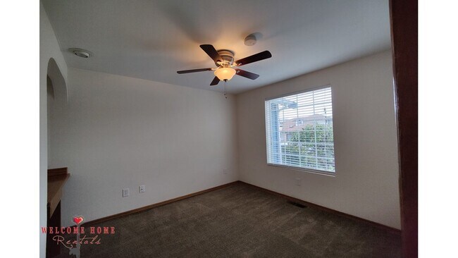 Foto del edificio - Beautiful open floorplan in amazing Steilacoom!!  All appliances included, large yard!!