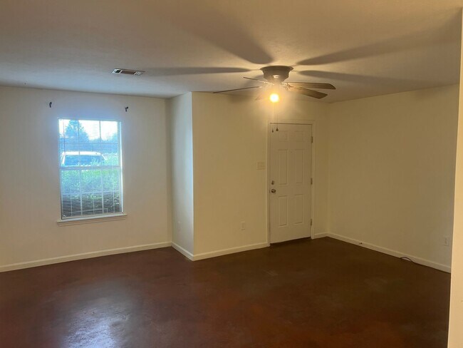 Foto del edificio - 2 Bed 2 Bath Duplex