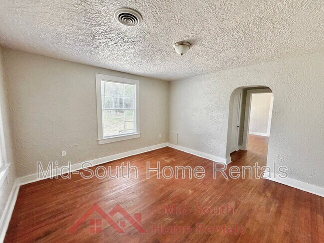 Foto del edificio - 1379 Ferguson Rd