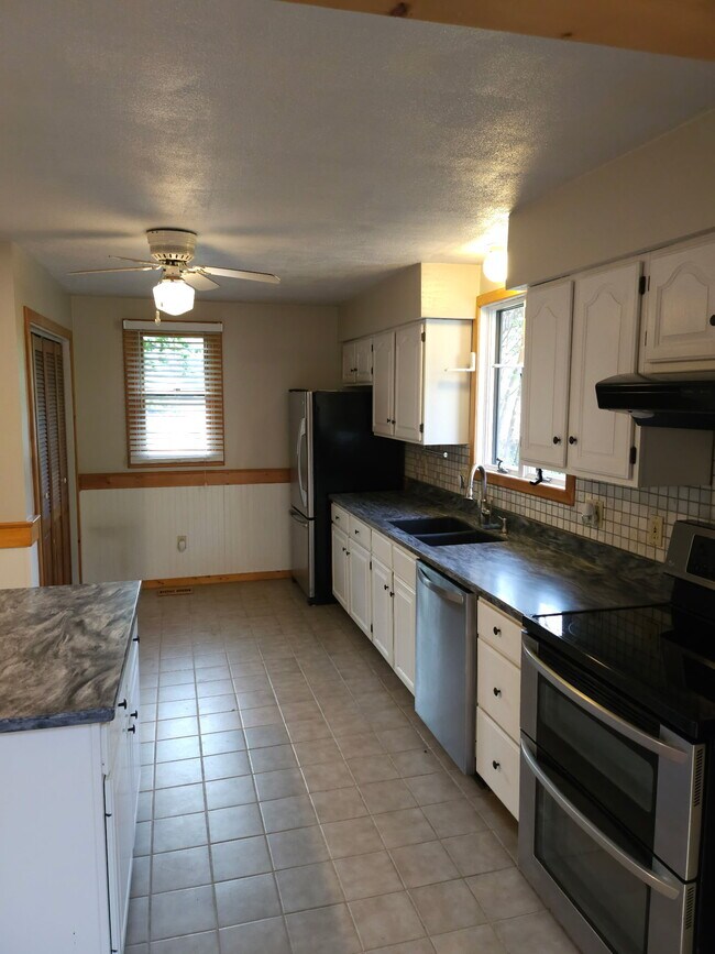 Foto del edificio - 3530 Kroger Ave