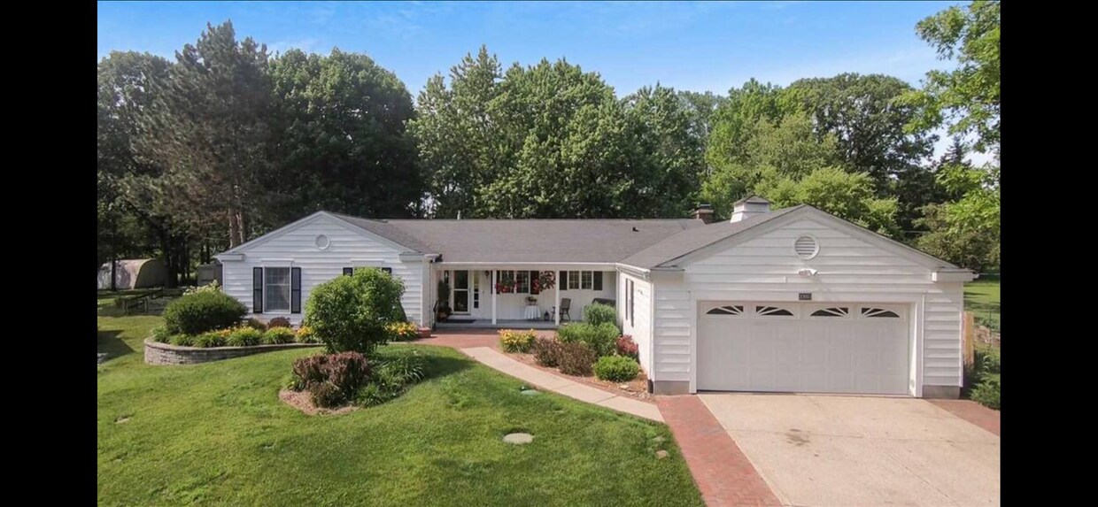 Front - 20660 Edgewood Dr