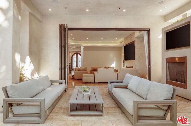 Building Photo - 329 Canon Dr