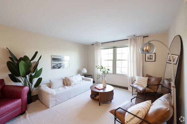 1 habitación, 1 baño - 633 pies cuadrados - Sala de estar - College Suites at City Station East