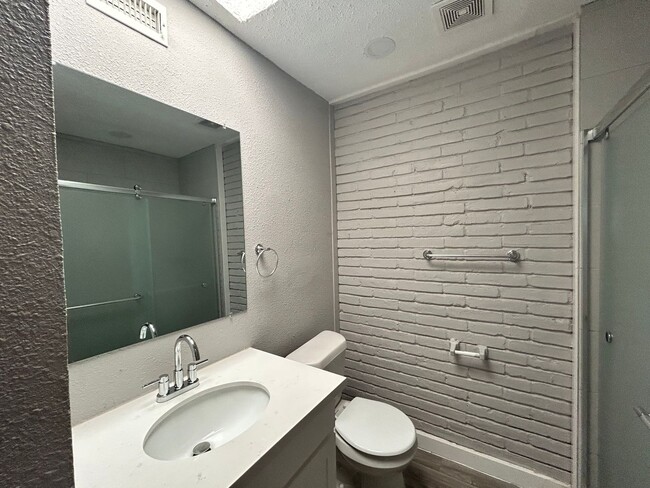 Interior Photo - The Vintage