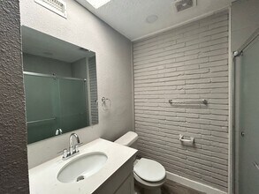 Interior Photo - The Vintage