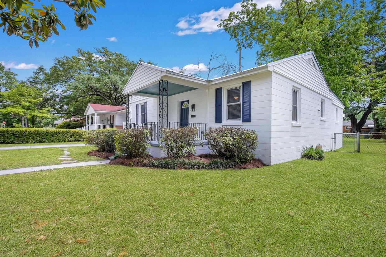 Foto principal - 415 E 65th St