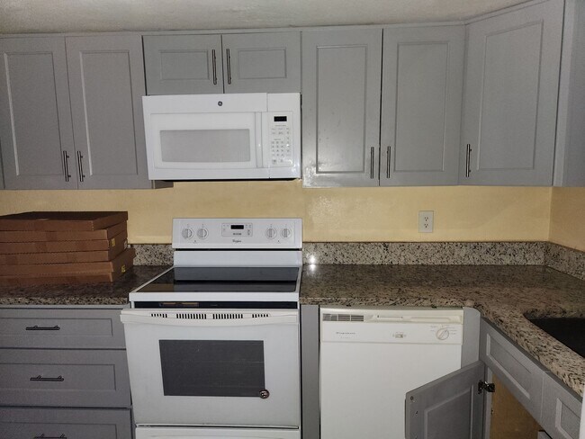 Foto del edificio - Stunning 2 bedroom, 2 bath Townhouse