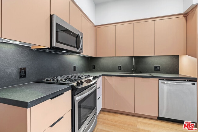 Foto del edificio - 10601 Washington Blvd