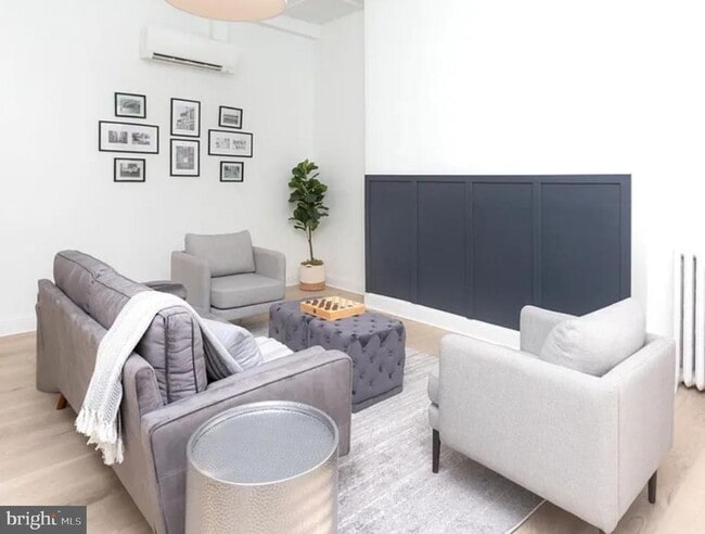 Building Photo - 840 Park Ave