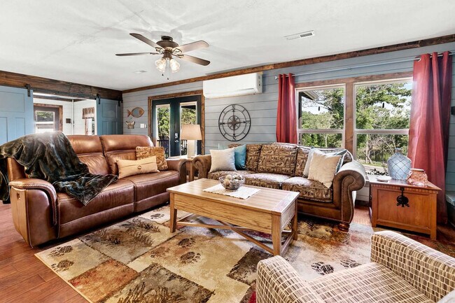 Foto del edificio - 1715 Hideaway Rd