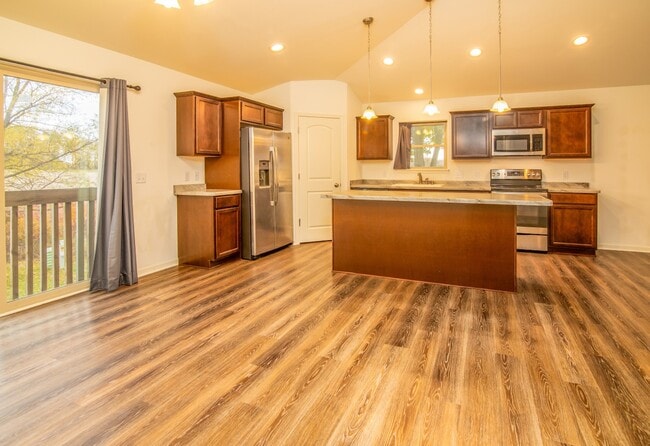 Building Photo - 501 Cobblestone Way