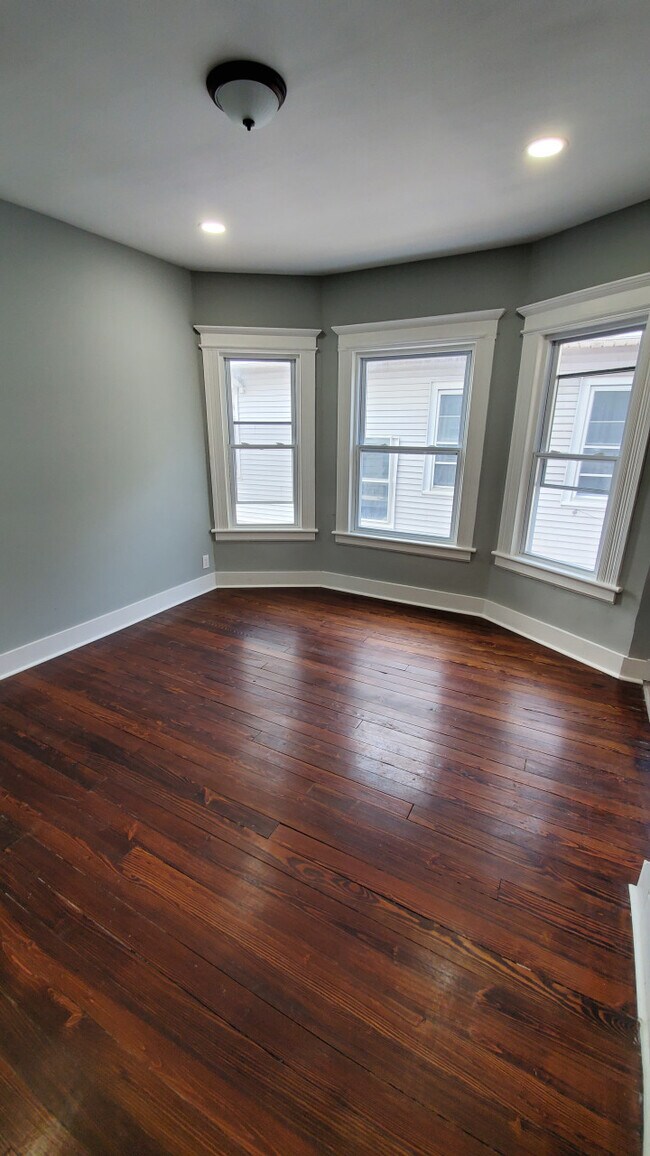 Foto del edificio - 342 Carroll Ave