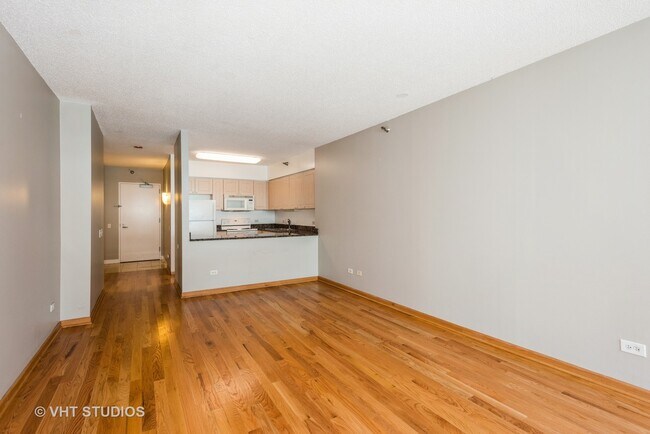 Building Photo - 512 N McClurg Ct