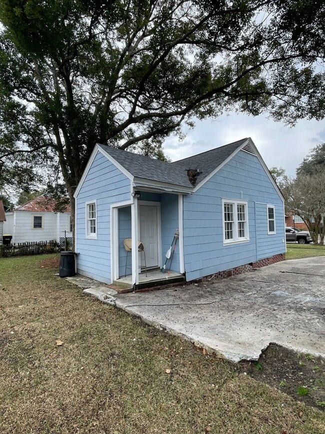 Building Photo - MIDTOWN BUNGALOW