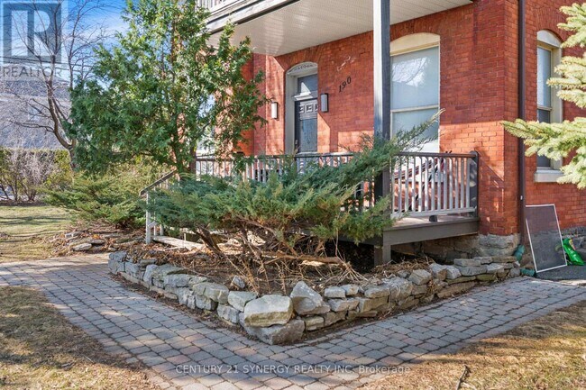 Photo du bâtiment - 190 Bayswater Ave