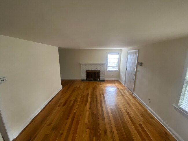 Building Photo - 621 Greenbrook Rd