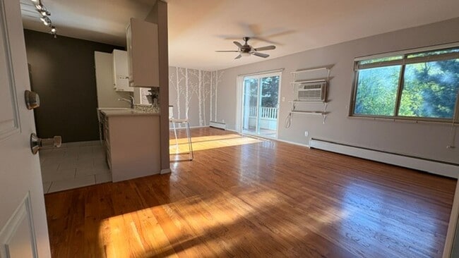 Beautifully Upgraded 2Bedroom Condo Now Available! - Beautifully Upgraded 2Bedroom Condo Now Available!