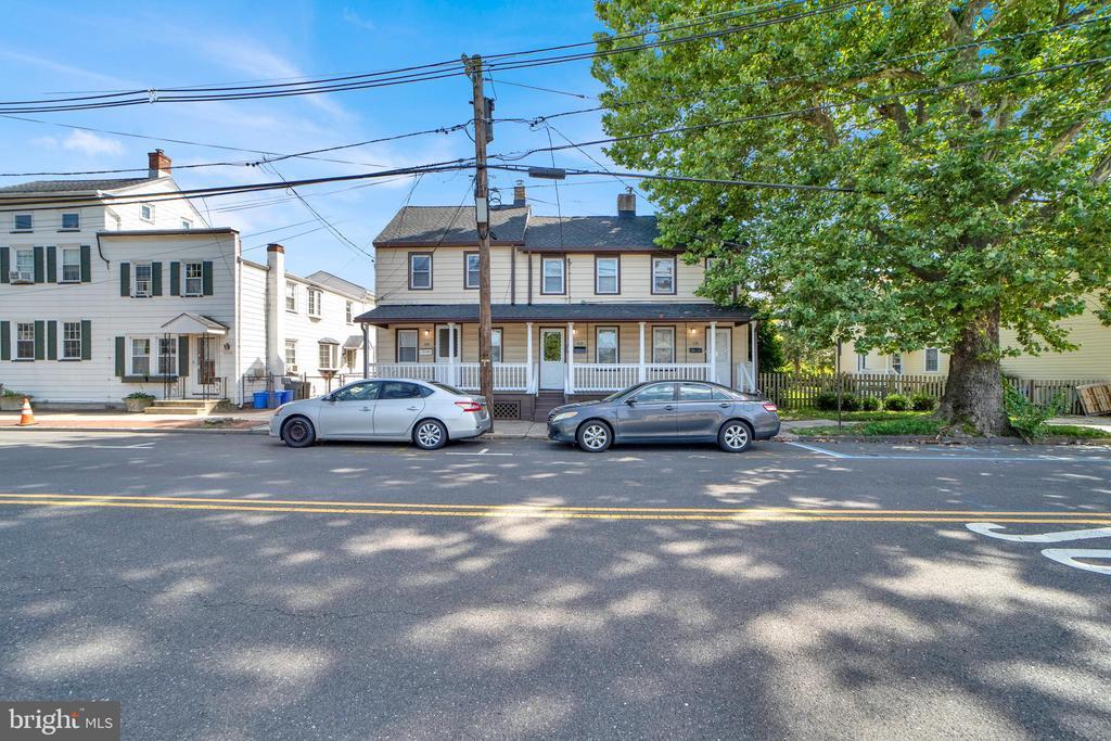 Primary Photo - 110 Crosswicks St