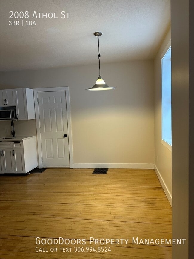 Building Photo - 2008 Athol St