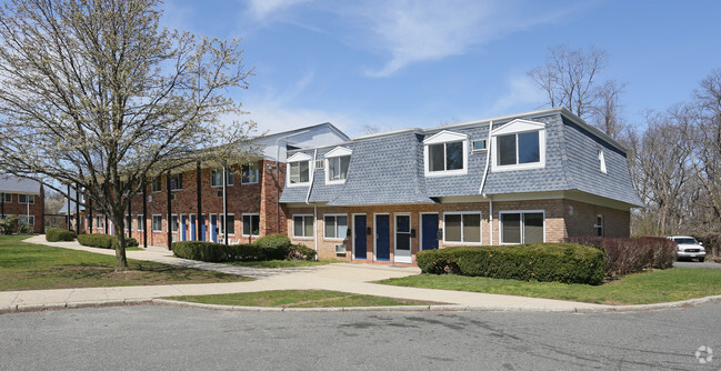 Building Photo - Cambridge Garden Apartments