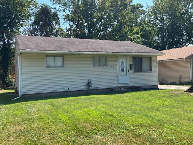 Photo - 3/1 on Spring Garden available 10/1/2026 - Beautiful inside + GARAGE Apartment