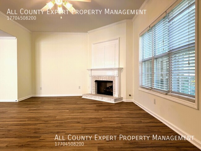 Foto del edificio - 2075 Pine Tree Dr