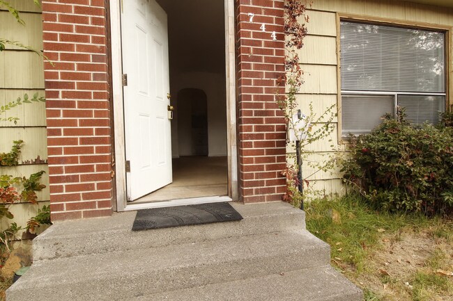 Foto del edificio - Comfort and Convenience in NE Bend. Pet-Friendly, 2-Bedroom Gem!