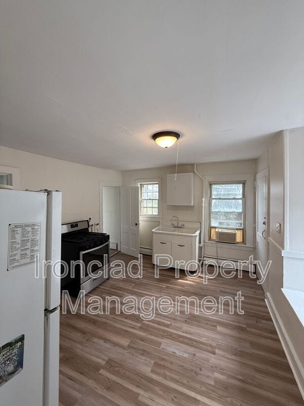 Building Photo - 291 Spruce St