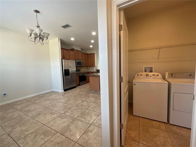 Foto del edificio - 7605 Sutherton Ln